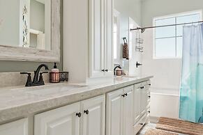 Kathleen's Retreat 5 Bedroom Home by RedAwning