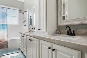 Kathleen's Retreat 5 Bedroom Home by RedAwning