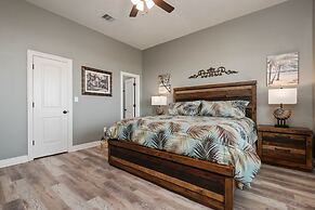 Kathleen's Retreat 5 Bedroom Home by RedAwning