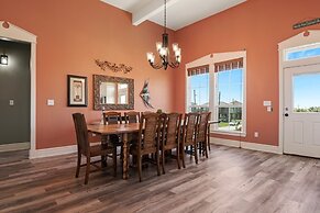 Kathleen's Retreat 5 Bedroom Home by RedAwning