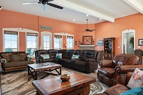 Kathleen's Retreat 5 Bedroom Home by RedAwning