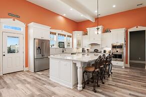 Kathleen's Retreat 5 Bedroom Home by RedAwning