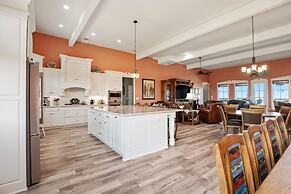 Kathleen's Retreat 5 Bedroom Home by RedAwning