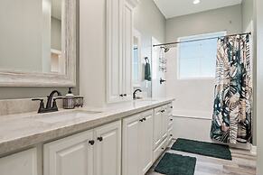 Kathleen's Retreat 5 Bedroom Home by RedAwning