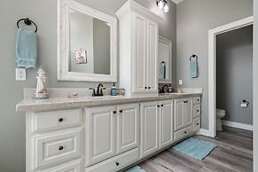 Kathleen's Retreat 5 Bedroom Home by RedAwning