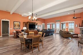 Kathleen's Retreat 5 Bedroom Home by RedAwning