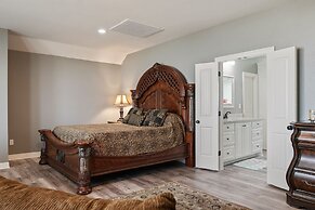 Kathleen's Retreat 5 Bedroom Home by RedAwning