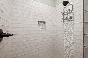 Kathleen's Retreat 5 Bedroom Home by RedAwning