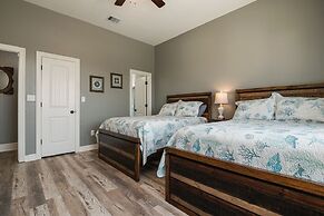 Kathleen's Retreat 5 Bedroom Home by RedAwning