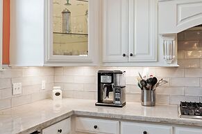 Kathleen's Retreat 5 Bedroom Home by RedAwning