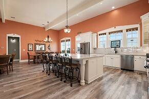 Kathleen's Retreat 5 Bedroom Home by RedAwning