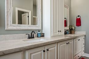 Kathleen's Retreat 5 Bedroom Home by RedAwning