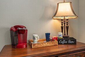 Kathleen's Retreat 5 Bedroom Home by RedAwning