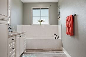 Kathleen's Retreat 5 Bedroom Home by RedAwning