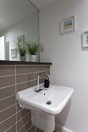 Absolute Stays on Essex-chinatown-hippodrome-alexandra Theatre-bull Ri