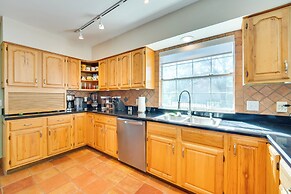 1-acre Backyard & Gym: Spacious Apopka Escape!