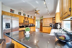 1-acre Backyard & Gym: Spacious Apopka Escape!