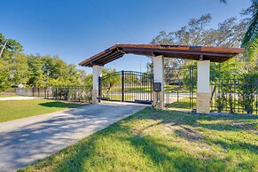 1-acre Backyard & Gym: Spacious Apopka Escape!