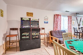 Quiet New Hampshire Getaway w/ Game Room!
