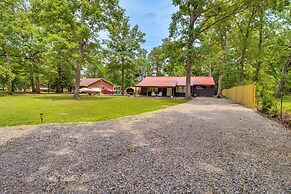 Cozy Lakeview Retreat, Close to Bull Shoals Lake!
