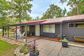 Cozy Lakeview Retreat, Close to Bull Shoals Lake!