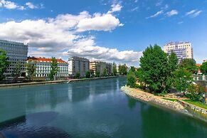 Grand Quarters City Residence