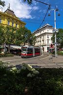 Grand Quarters City Residence