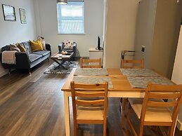 Immaculate 2-bed Apartment Town Centre