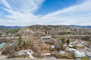 Riverside Trade Retreat Avantstay Industrial-chic, Near Downtown Ashev