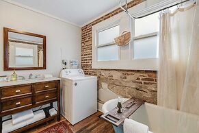 Riverside Trade Retreat Avantstay Industrial-chic, Near Downtown Ashev