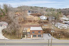 Riverside Trade Retreat Avantstay Industrial-chic, Near Downtown Ashev