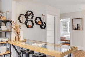 Riverside Trade Retreat Avantstay Industrial-chic, Near Downtown Ashev