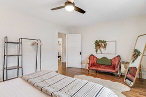 Riverside Trade Retreat Avantstay Industrial-chic, Near Downtown Ashev