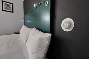 Village Motel By OYO Clinton