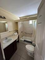 Village Motel By OYO Clinton