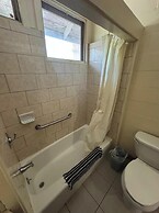 Village Motel By OYO Clinton