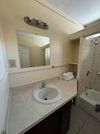 Village Motel By OYO Clinton