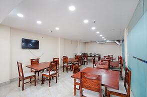 Fabhotel Ada Residency