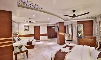 Fabhotel Prime Candle Wood