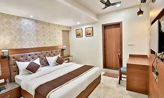 Fabhotel Prime Candle Wood