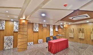 Fabhotel Prime Candle Wood