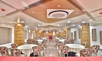 Fabhotel Prime Candle Wood