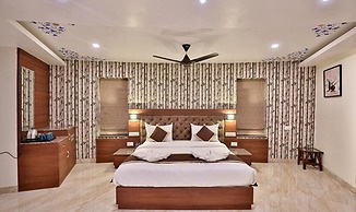 Fabhotel Prime Candle Wood