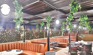 Fabhotel Prime Candle Wood