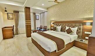 Fabhotel Prime Candle Wood