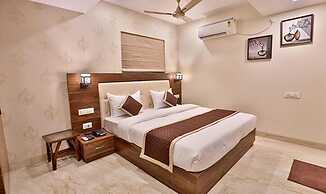 Fabhotel Prime Candle Wood