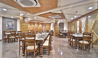 Fabhotel Prime Candle Wood