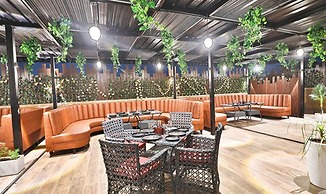 Fabhotel Prime Candle Wood