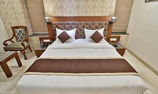 Fabhotel Prime Candle Wood