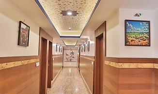 Fabhotel Prime Candle Wood